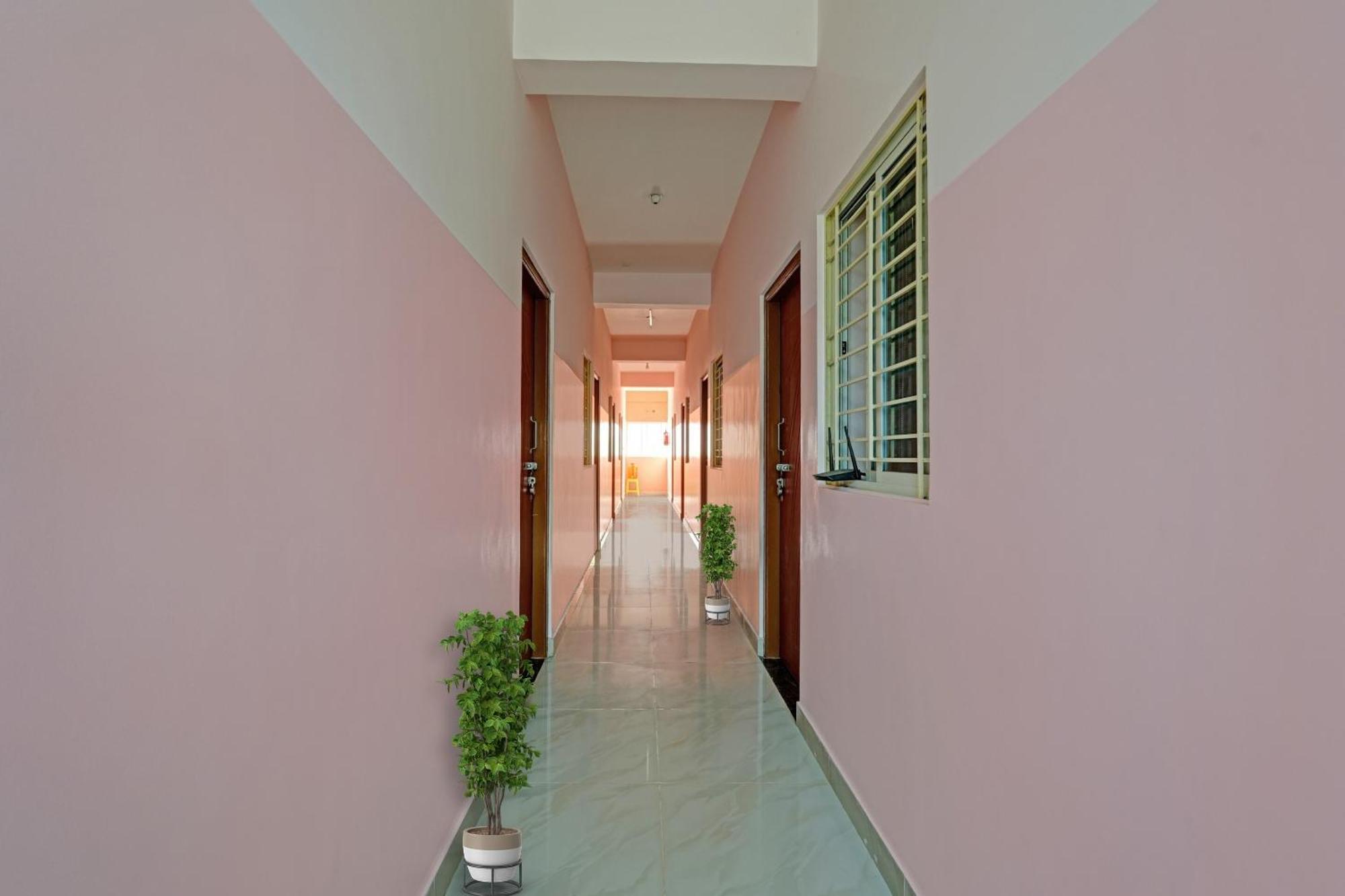Spot On Sanjay Lodge Yelahanka Extérieur photo